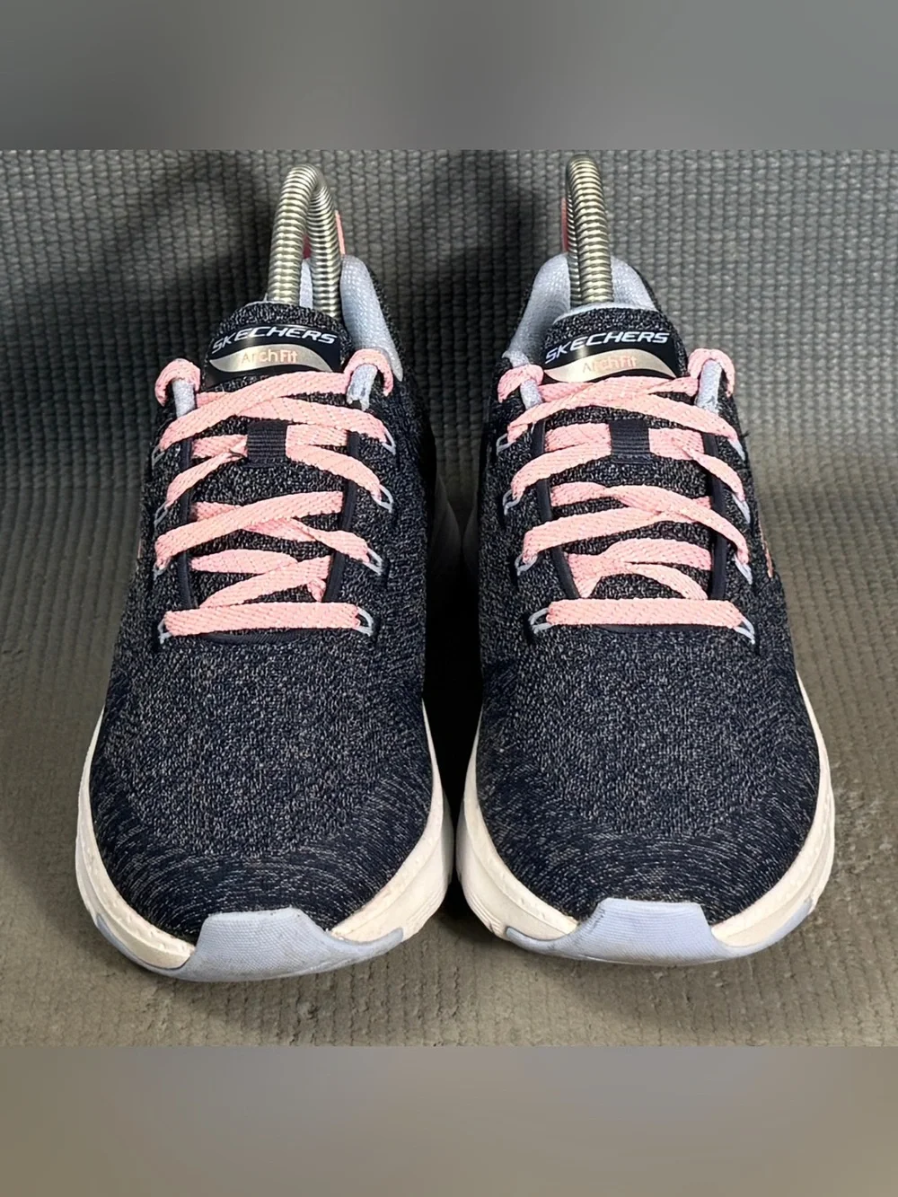 Skechers Women's Arch Fit Comfy Wave Arch Support Shoes Size 6